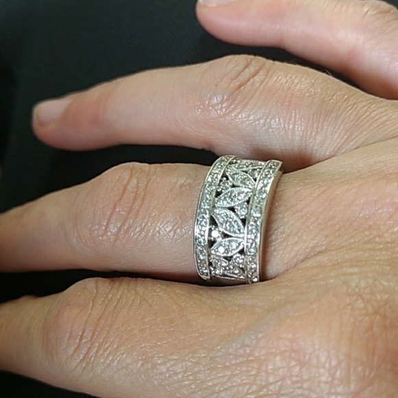 White gold Diamond ring. 14 kt .45ctw wide band - Picture 3 of 3